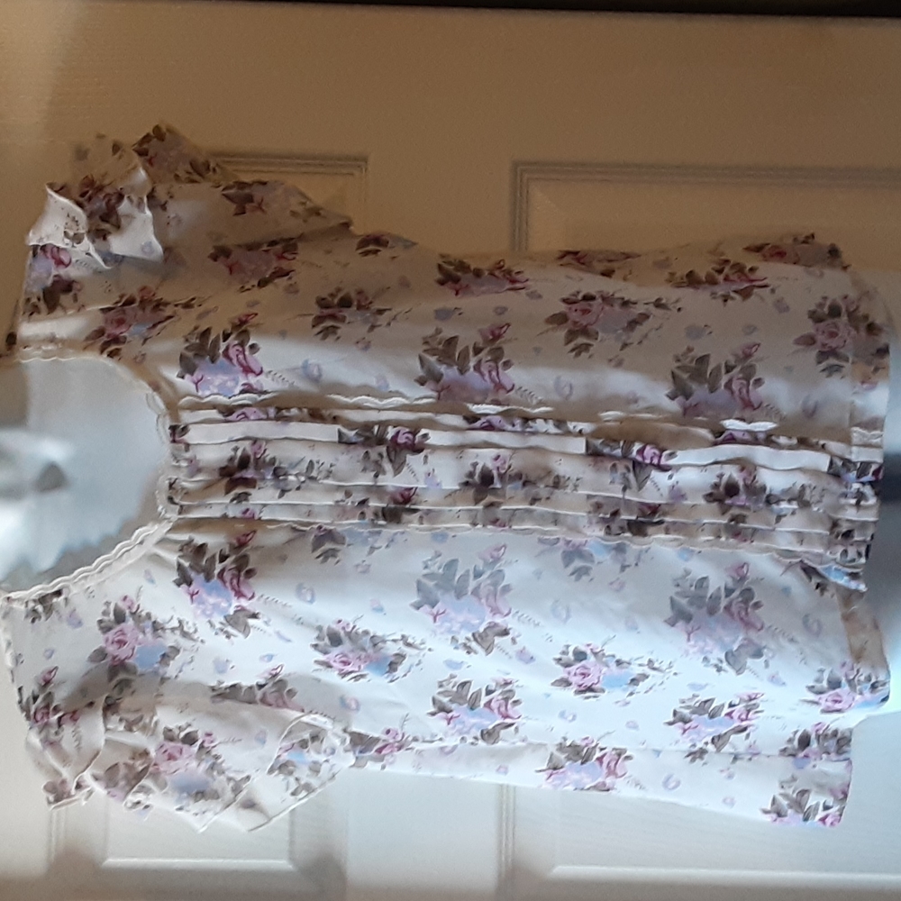 LUCIE ROSE  SHEER CREAM FLORAL TOP, WITH LAYERED CAP SLEEVES,  XL